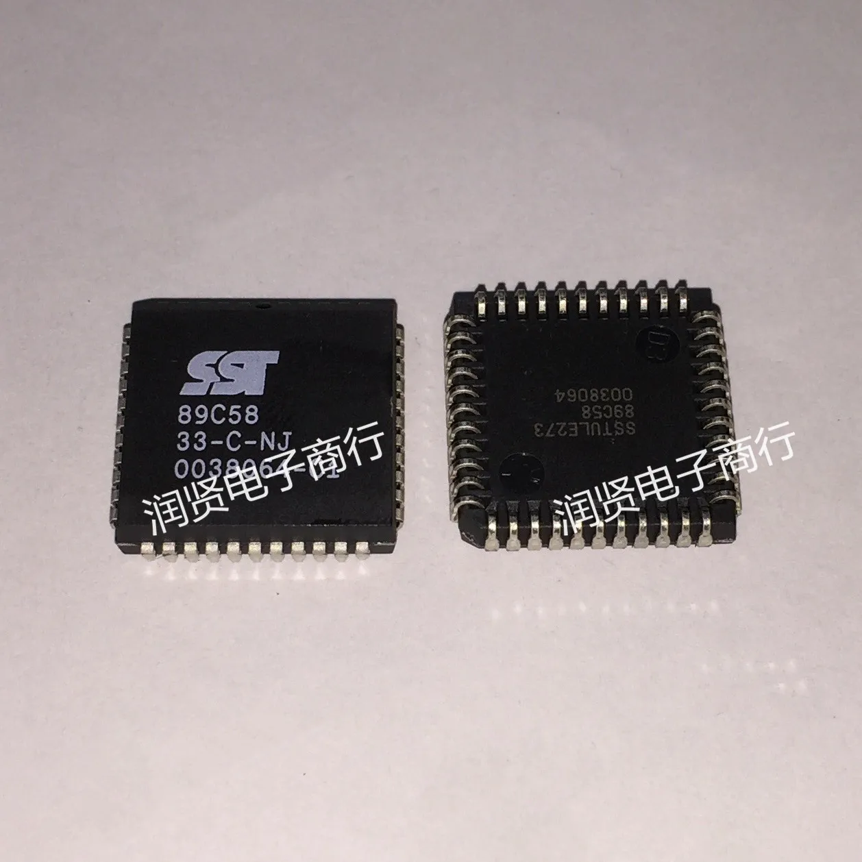 

Новая оригинальная деталь, 2 шт., 89C58C-33 PLCC