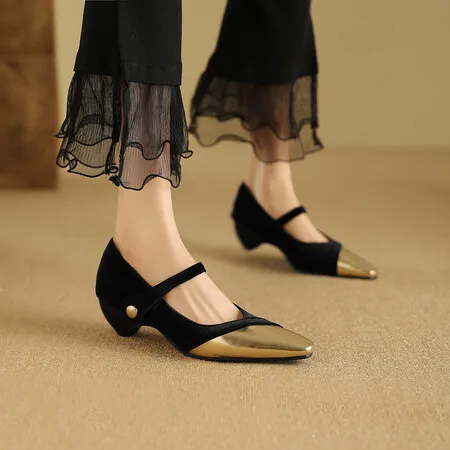 Pointed Retro Mary Jane Shoes Women's Single Shoes Wedge French Retro Shallow Mouth Buckle with Small Leather Shoes High Heels.