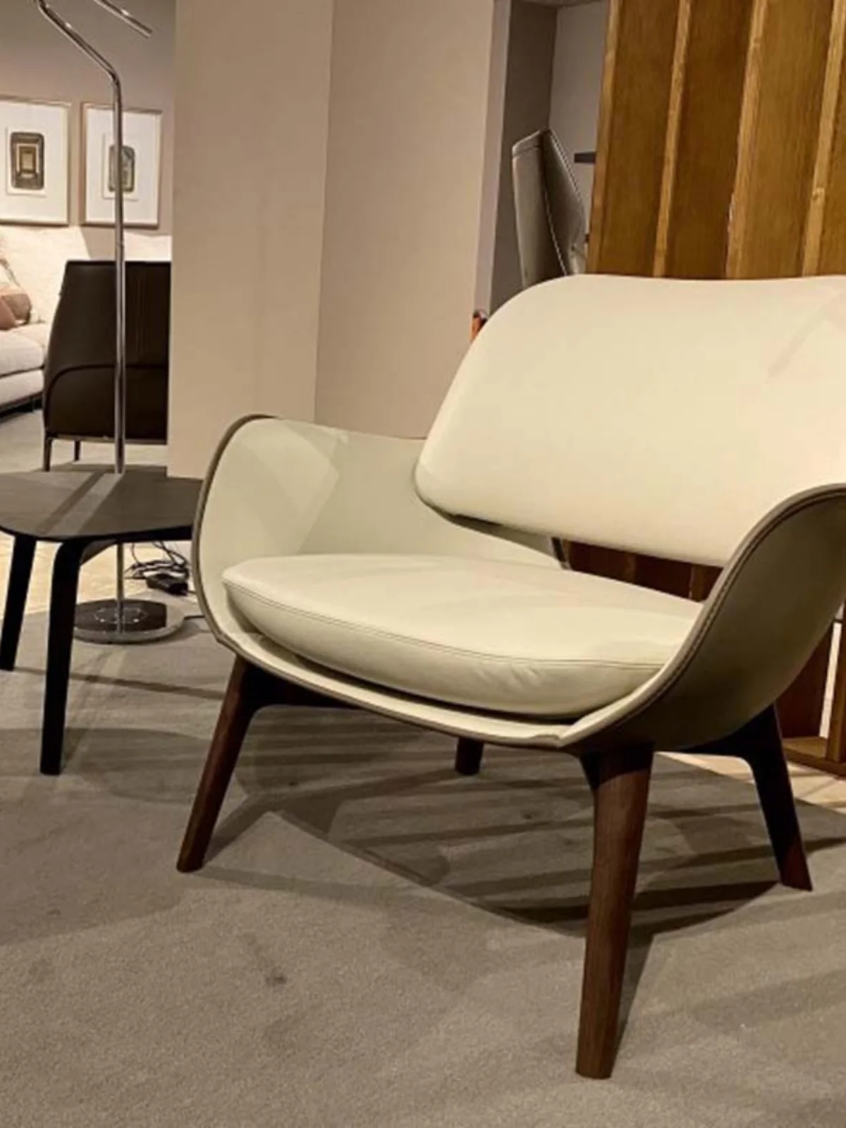 Martha chair designer fiberglass Martha armchair minimalist modern solid wood foot leisure creative single chair