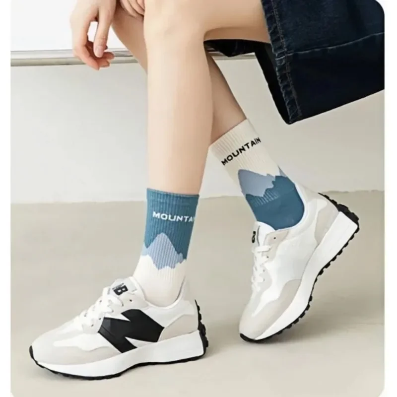 Men's and Women's Casual Asymmetry, Niche Mid Length Socks, Japanese Couple Sports Socks, Fashionable and  Good-looking