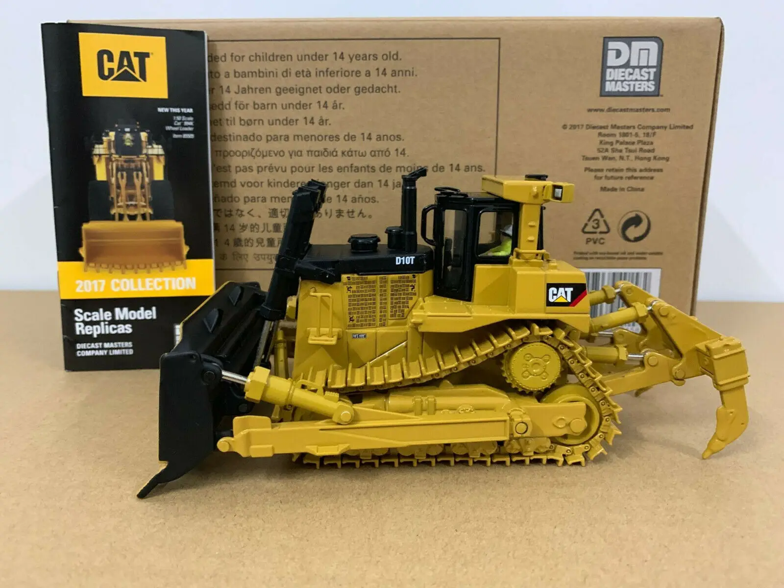 Caterpillar Cat D10T Track-Type Tractor 1:50 Scale By DieCast Masters DM85158