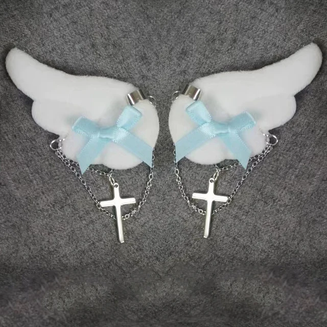 로리타 스타일을 완성하는 귀여움과 고스적 매력이 어우러진 깜찍한 머리 장식