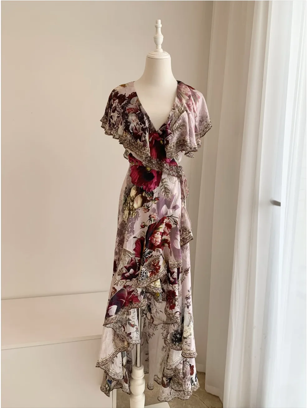 

Women Silk V-Neck Flower Printed Contrast Color Irregular Hem Long Dress