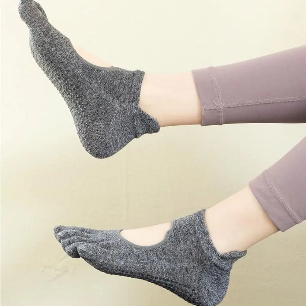 1 Pair High Quality Anti-slip Yoga Pilates Socks Cotton Split Toe Sport Socks Breathable with Grip Five-finger Socks Dance 11 S4fb92d6acf1847378a3fbda73de443a2P