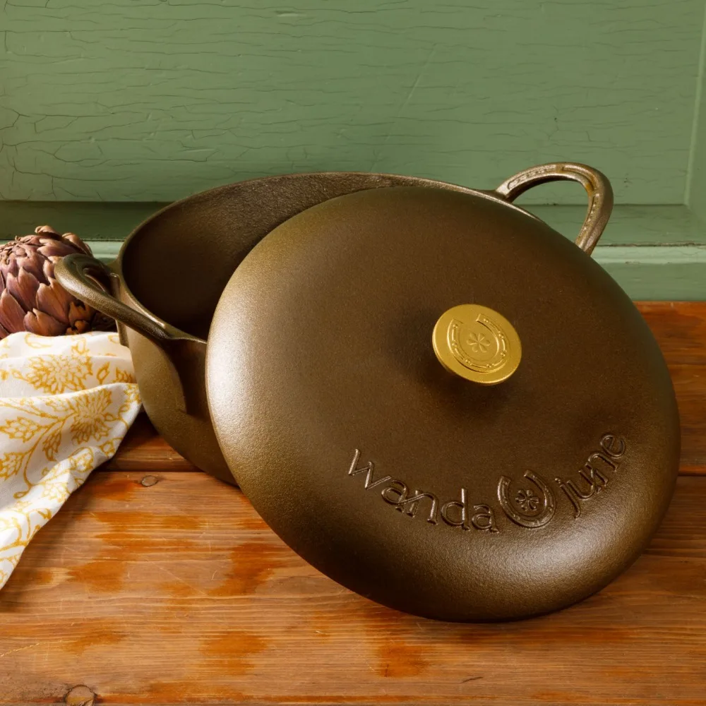 9 Quart Pre-Seasoned Cast Iron Dutch Oven with Lid and Lid Lifter