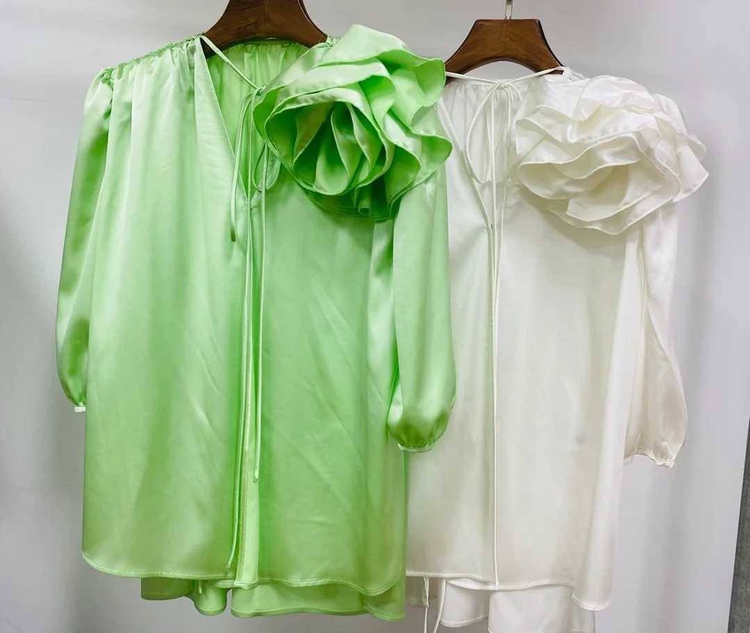 

New women's clothing for spring and summer 2023 Silk Three-Dimensional Decoration Flower Lace-up Half Sleeve Shirt 0510