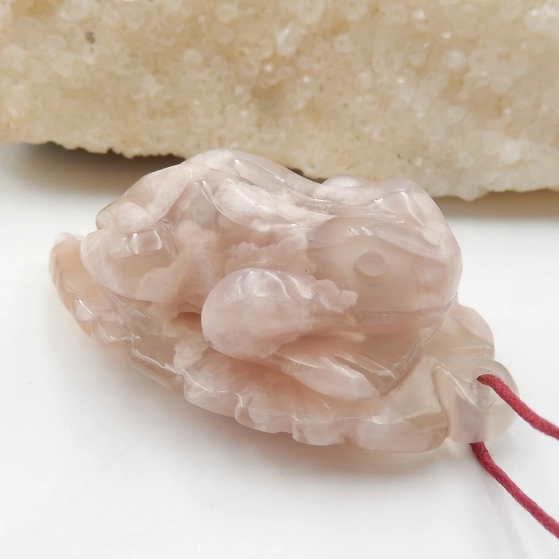 

Новый дизайн природным драгоценным камнем Sakura Агат резной лягушка Модный чехол типа «сделай сам колье, подвески, бижутерия из полудрагоценных камней, 44x31x18 мм, 23,6 г