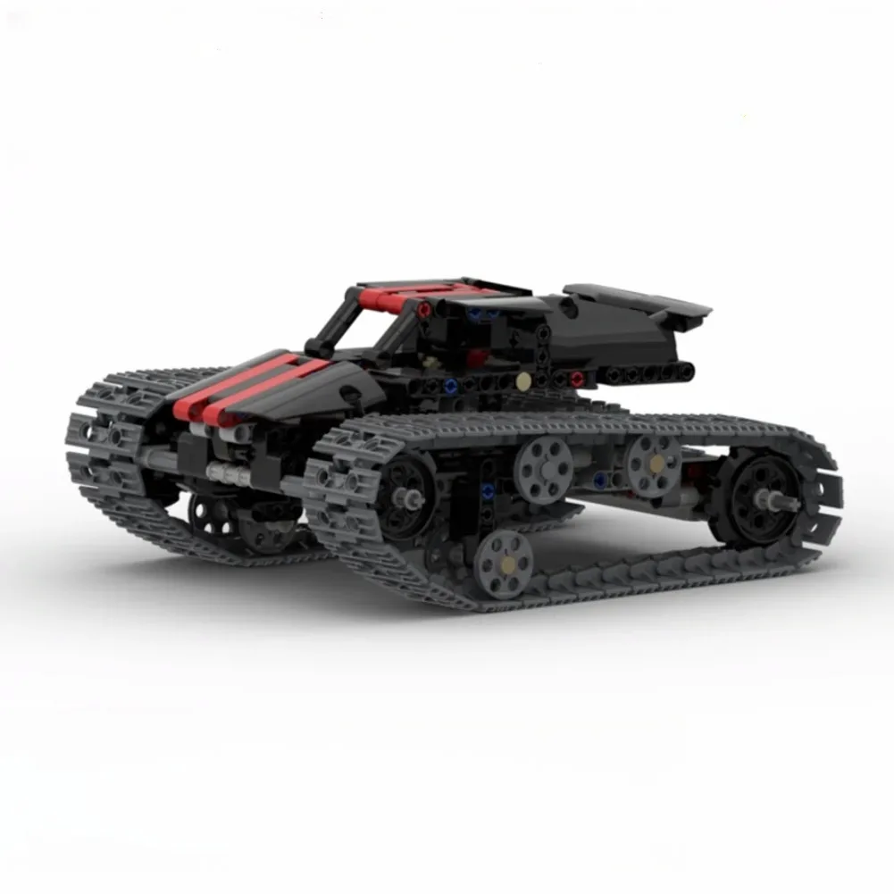 Le MOC Tank Chenilles 4WD Buggy RC télécommandé en mouvement, soulevant de la poussière sur un sol rocailleux.