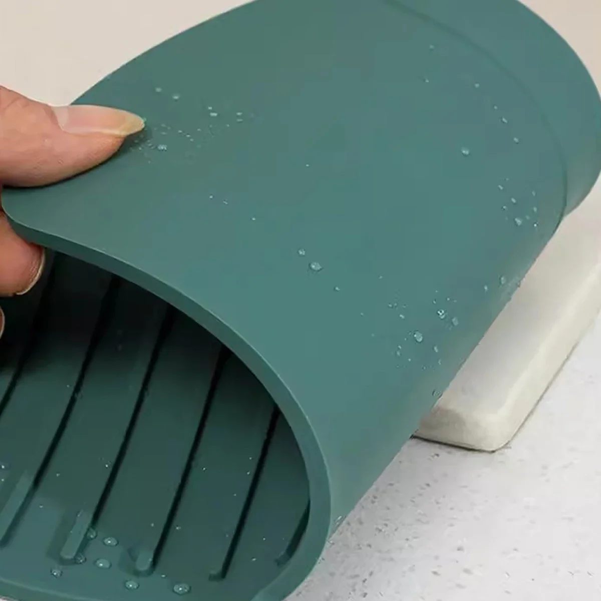 Vanity Kitchen Bathroom Faucet Splash Mat Silicone Drainage Mat Splash and Mildew Resistant, Easy to Clean