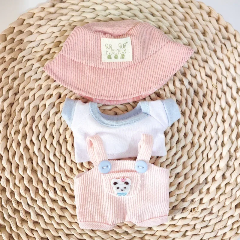 Set De Ropa Para Muñecas De 17 Cm – 5 Piezas: 2 Monos, Gorro De Oso, Mochila Cámara Y Lazo, Regalo Ideal