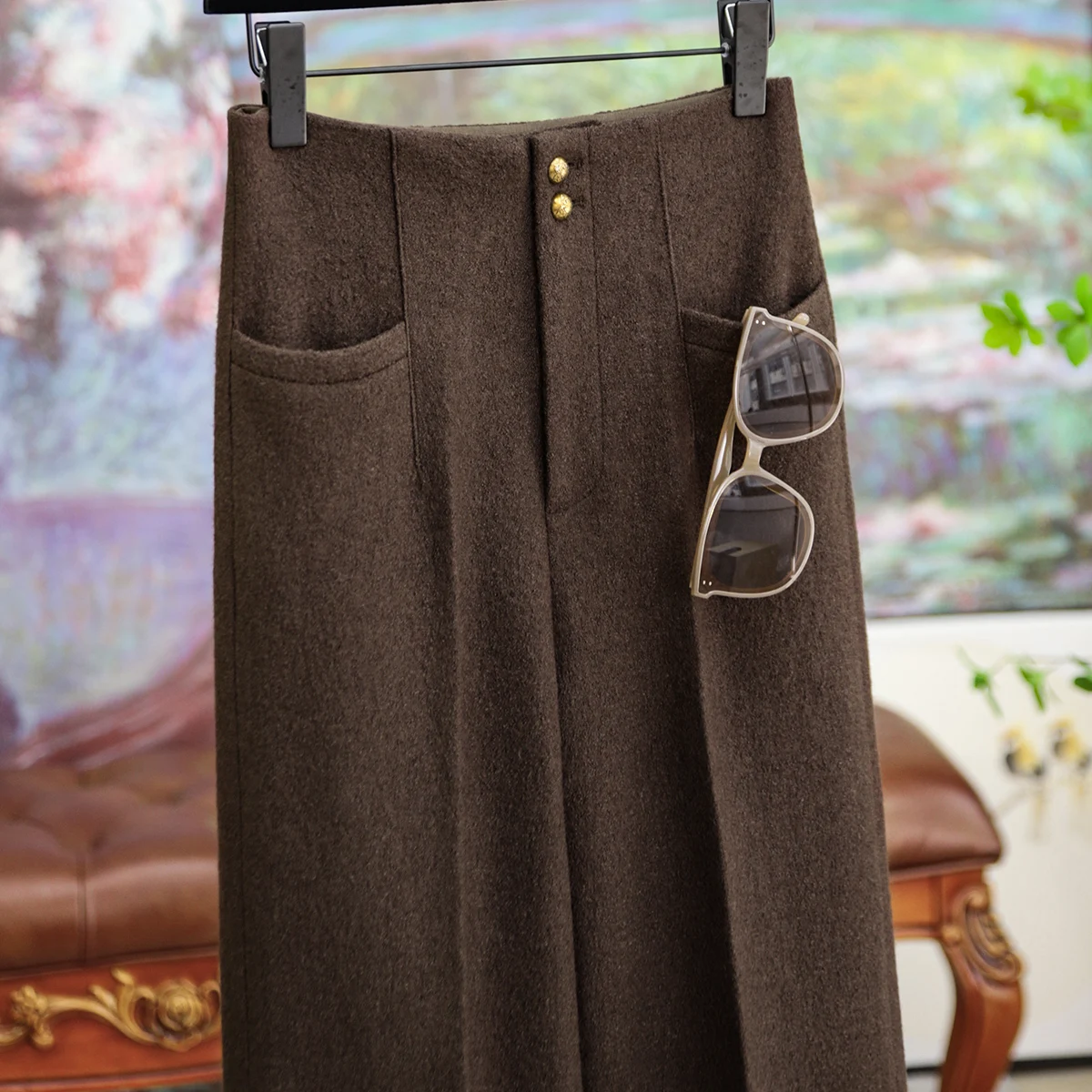 Рисунок 5 - Модный женский брючный костюм с воротником-стойкой