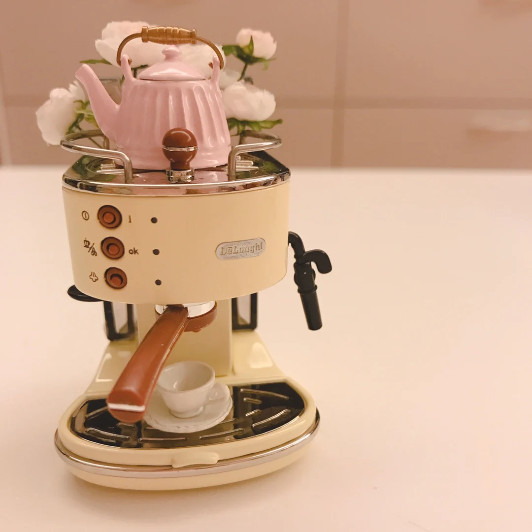 LUOZZY Miniature Coffee Machine Model Plastic Mini Coffee Maker Toy 1: 12  Dollhouse Decoration Pretend Play for Kids Doll House Kitchen Coffee Pot