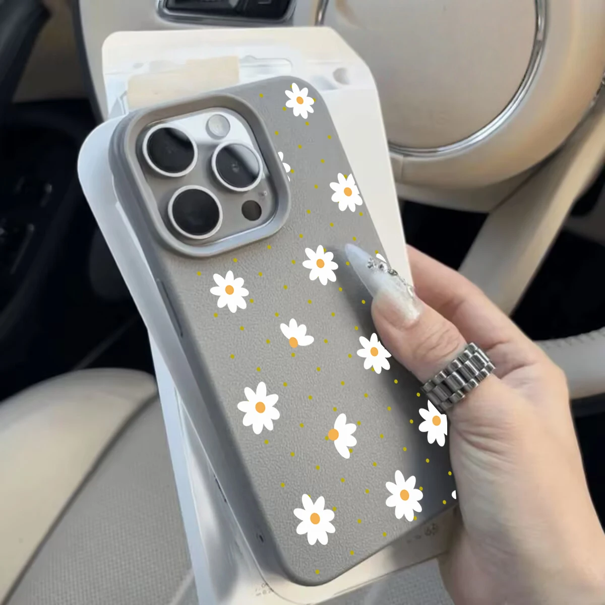 ตัวเลือกสินค้า เคสซิลิโคนลายดอกไม้และหัวใจ สำหรับ iPhone