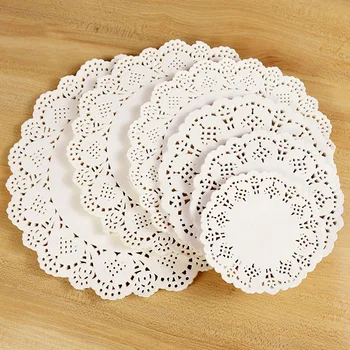 100Pcs 화이트 라운드 레이스 코스터 플레이스 매트 종이 레이스 케이크 매트 Doilies 웨딩 선물 포장 생일 크리스마스 테이블 DIY 장식