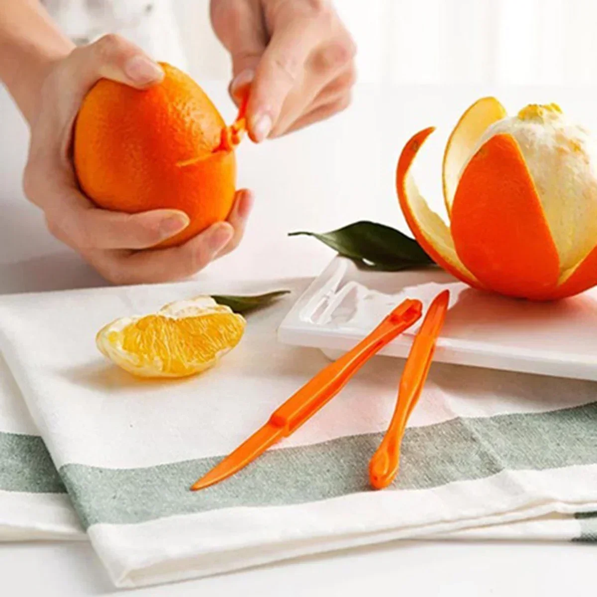 2pcs- Long plastic orange peeler Grapefruit pomegranate Orange peeler Fruit peel orange opener Multi-functional peeler