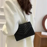 Sac à bandoulière Chic en cuir Pu, matériel doré, sangle en chaîne polyvalente, fourre-tout de luxe classique pour femmes, usage quotidien 3