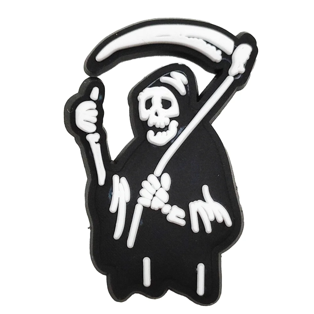 Schwarz weiß cool Ghost Bone Halloween Schuh Charms für Clogs Sandalen Dekoration Schuh zubehör Charms für Freunde Jungen Geschenke – Detail 11