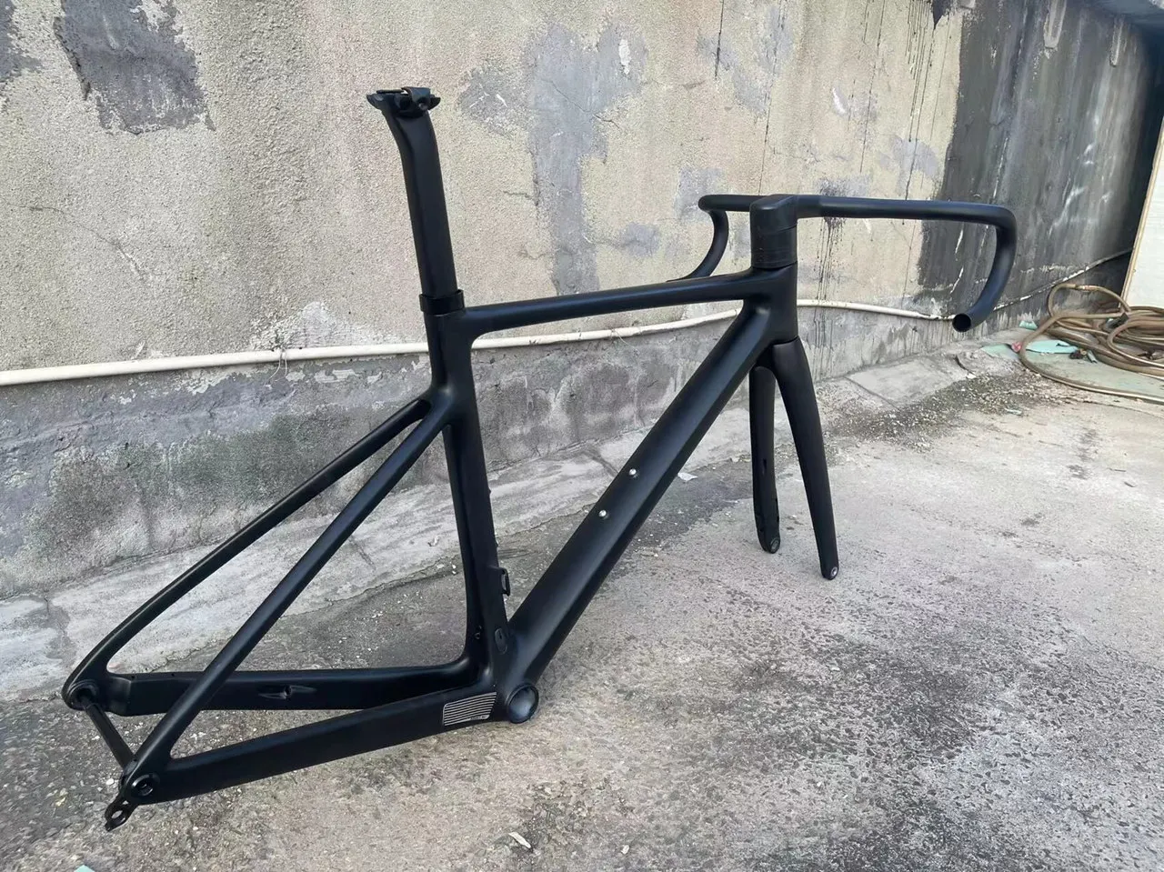 Custom carbon road bike sale