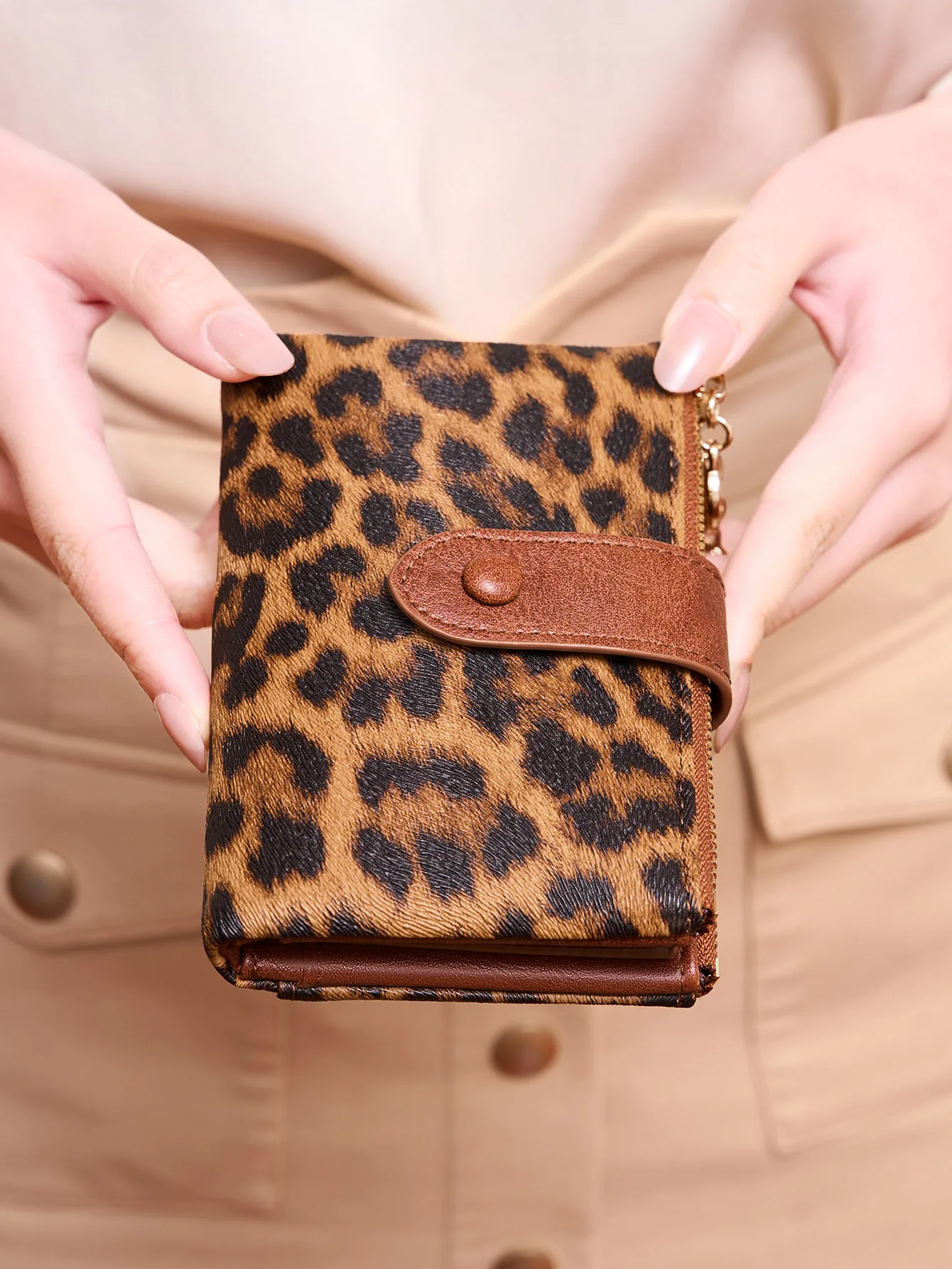 Minimalist Women's Wallet Image 12