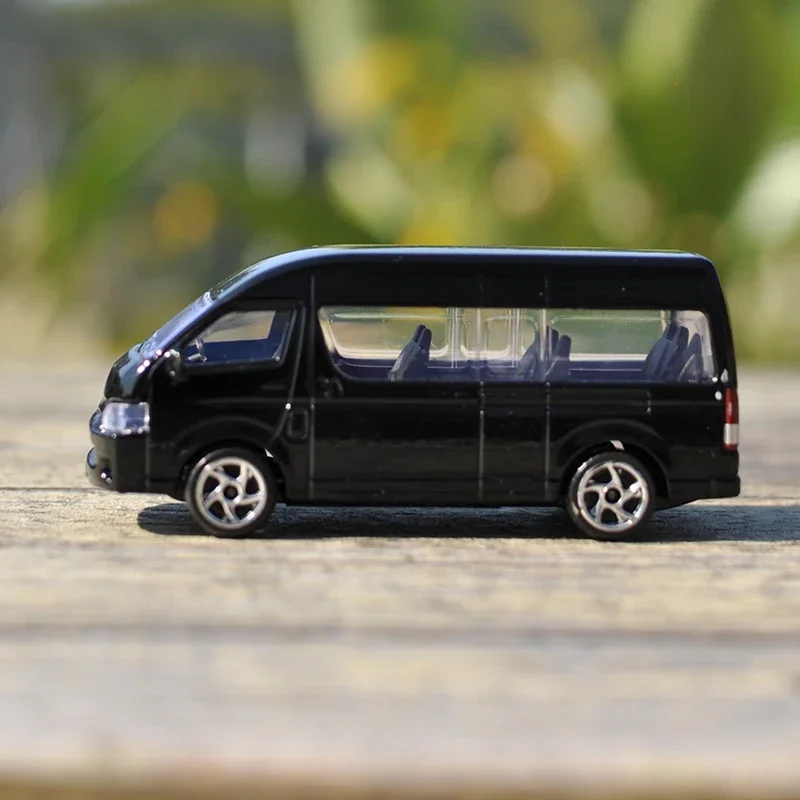 64/1Majorette ハイエース Cracking Open 1/64 Majorette Japan Series Toyota Hiace with