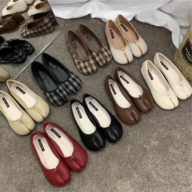 

Fashion Women Flats Tabi Ninja Shoes Woman Microfiber Leather Comfy Flats Split Toe Slippers Soft Bottom Loafers Solid Brief La