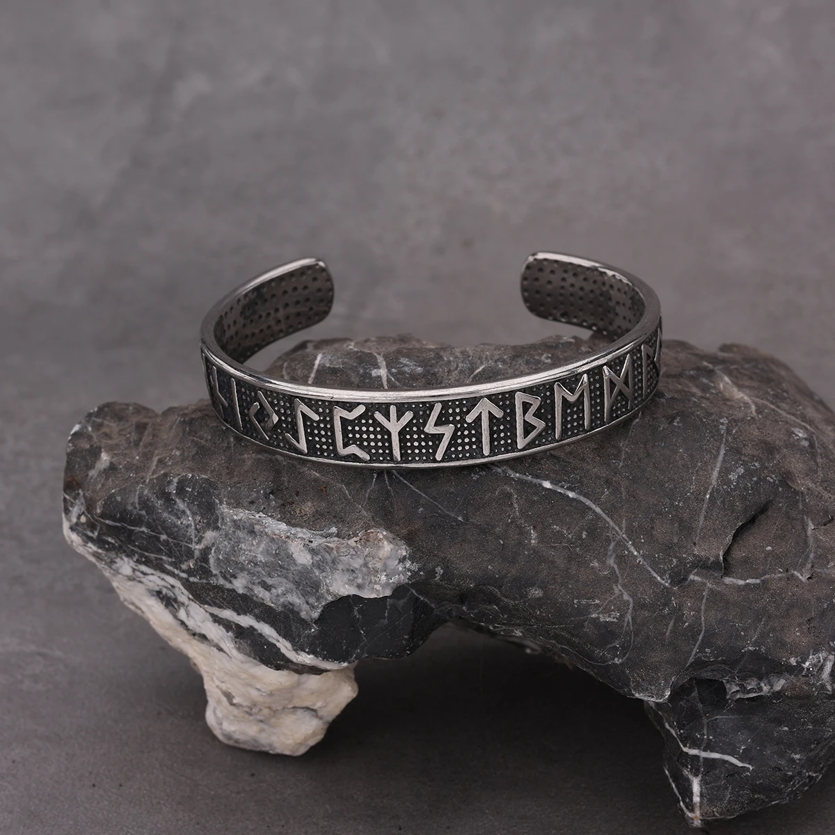 Edelstahl-Armreif für Frauen, Vintage-Wikinger-Rune-Amulett-Armband, Schmuck, skandinavischer Punk, Hip-Hop-Handgelenk, Geschenk für Mädchen – Detail 11