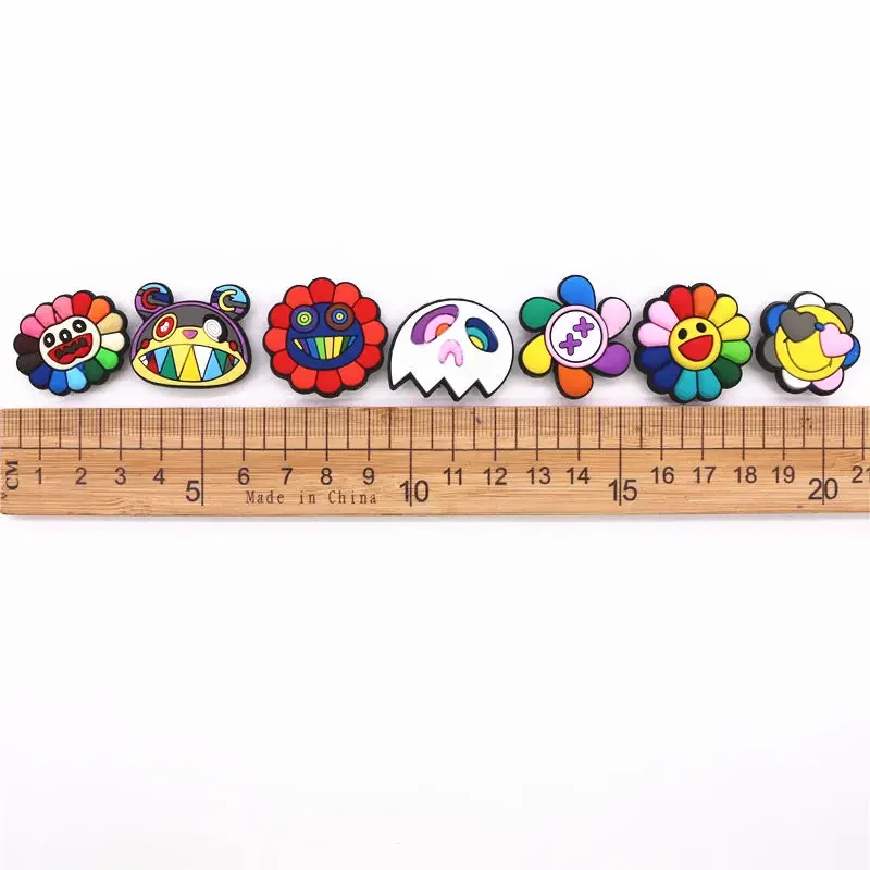 Shoe Charms 1pcs Graffiti Flowers Sunflower Fits for DIY Clog Sandals Decoration Smile Rainbow Sun Flower Pride Badge Pins