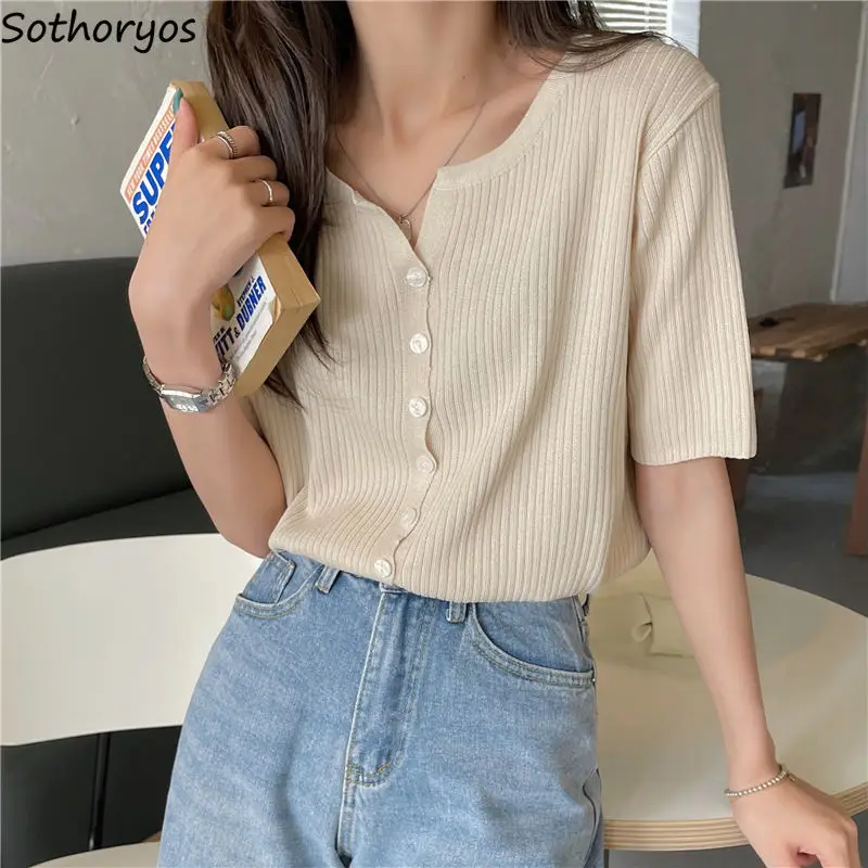 

Футболка женская с коротким рукавом, однотонный Вязаный топ в Корейском стиле, свободный Универсальный Повседневный Простой Топ на пуговицах в стиле Харадзюку для студентов, на лето