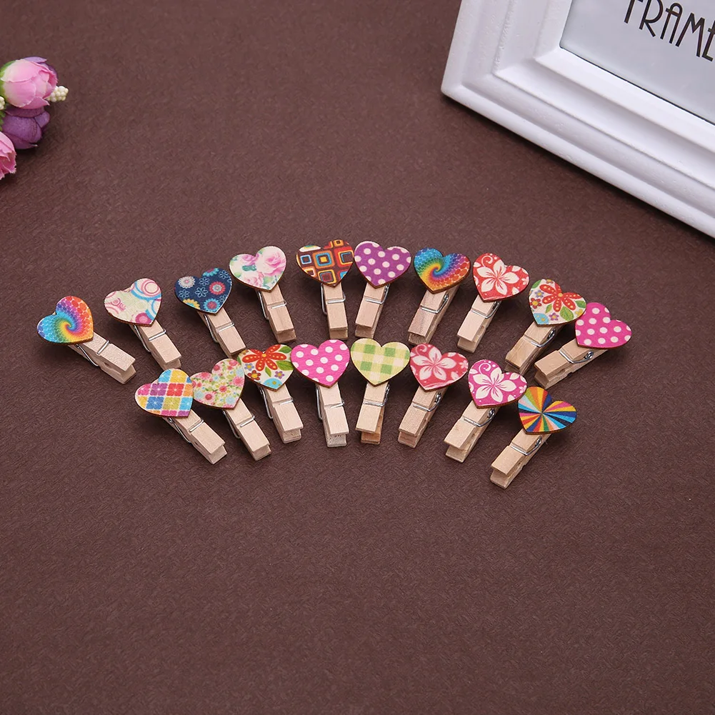 50pcs 옷 핀 클립 나무 사랑 심장 옷핀 장식 DIY 3.5cm 혼합 색상 결혼식 장식을위한 미니 장식 소품