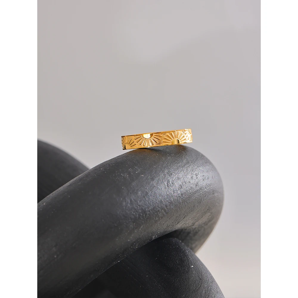 Yhpup Minimalist Stainless Steel Sun Round Finger Ring
