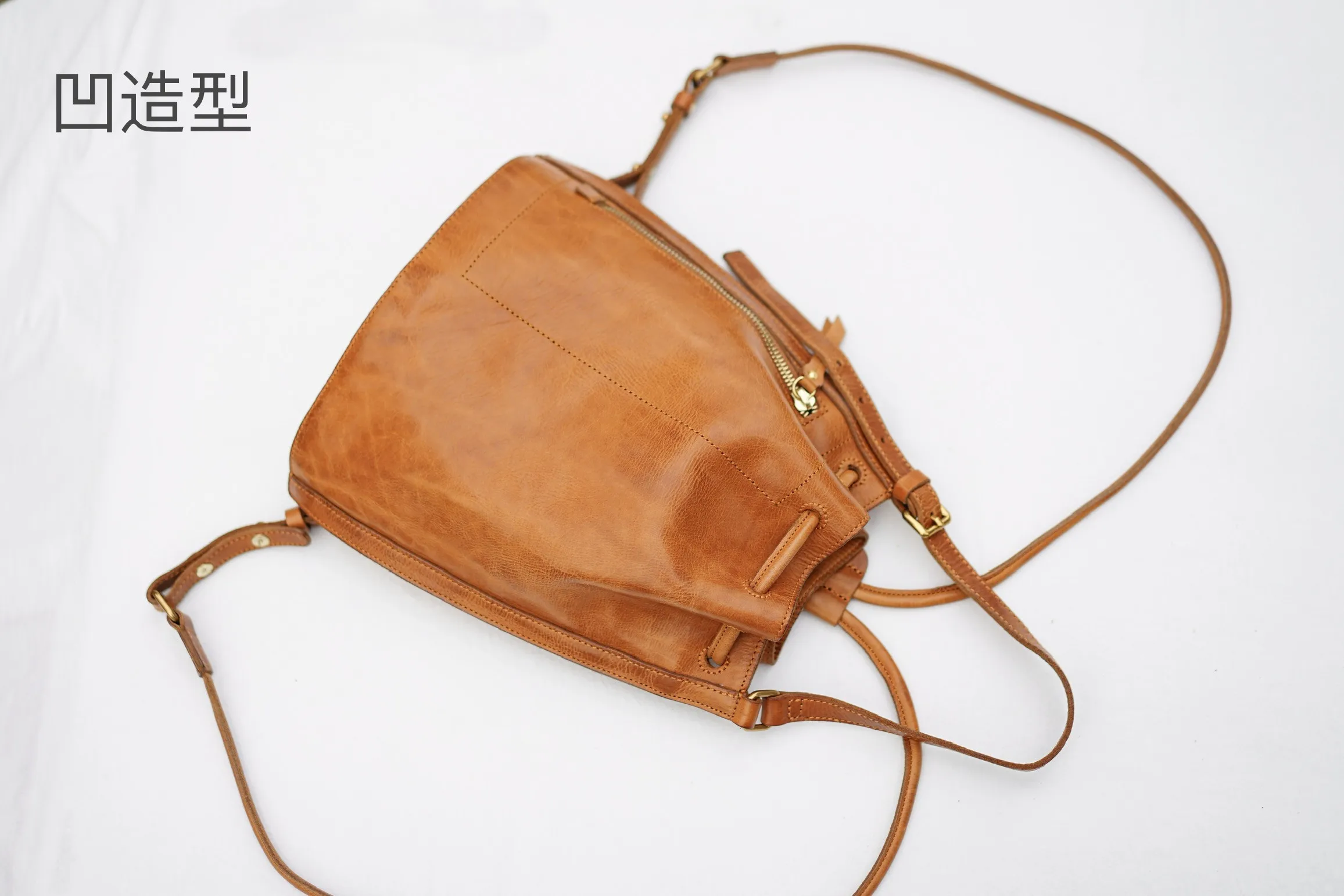 Vintage-Organizer Designer handgefertigte Damenrucksäcke aus echtem Leder Outdoor-Reisen Luxus-Damenrucksack aus echtem Rindsleder – Detail 12