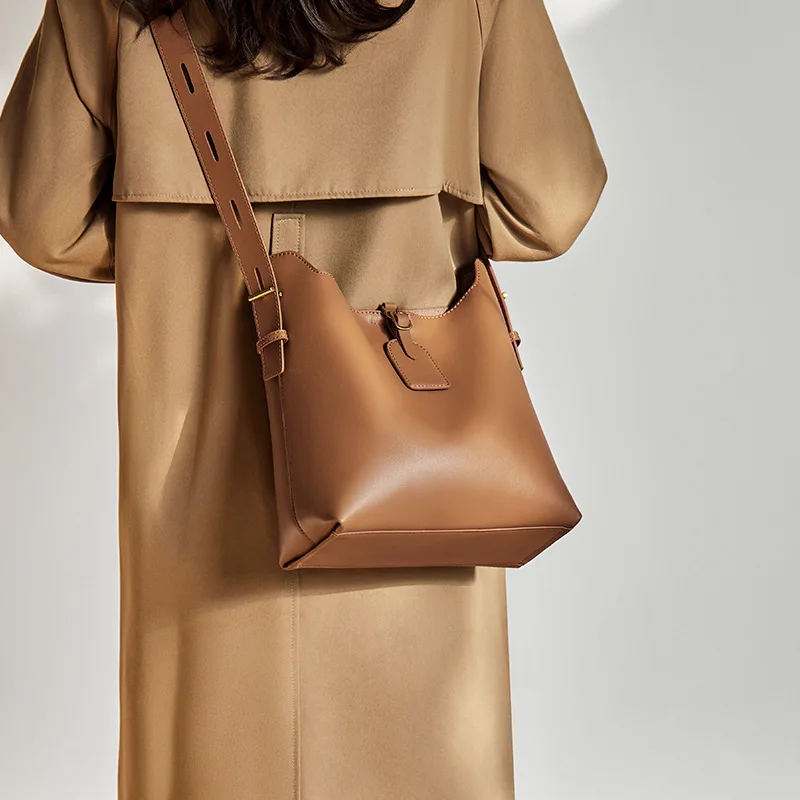 Women&lsquo;s Genuine Leather Shoulder bag Ladies Retro Solid Color Handbag Female Fashion Luxury Design Crossbody Bucket Bags