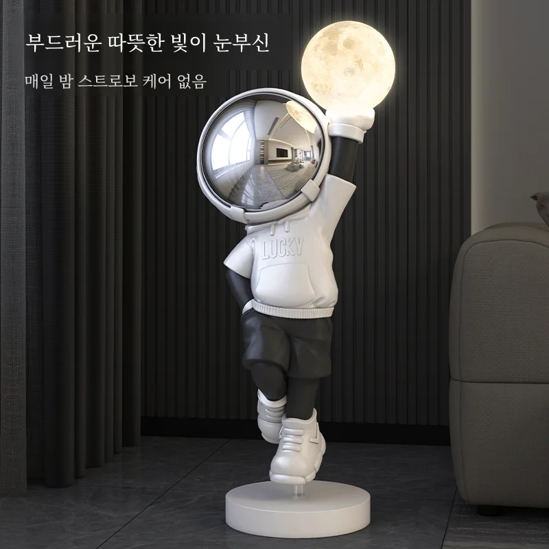 대형 우주 비행사 거실 장식 우주복 그림 램프 홈 장식 럭셔리 Tv 캐비닛 장식 장식품 이동 선물