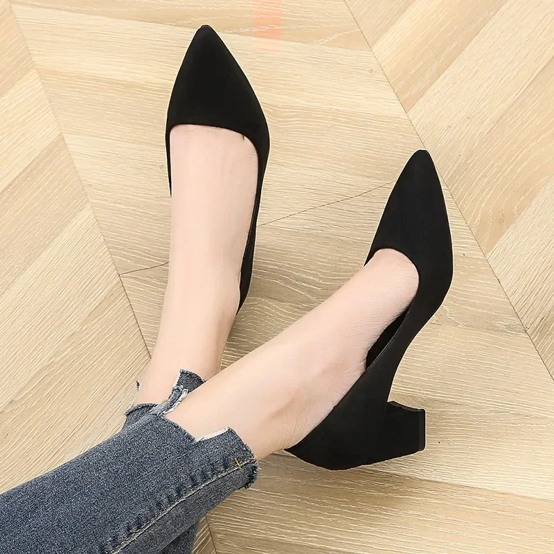 Spring and Autumn 2023 New Simple Banquet Black Women's Shoes Square Heel Sexy Temperament Versatile Single Shoes Women