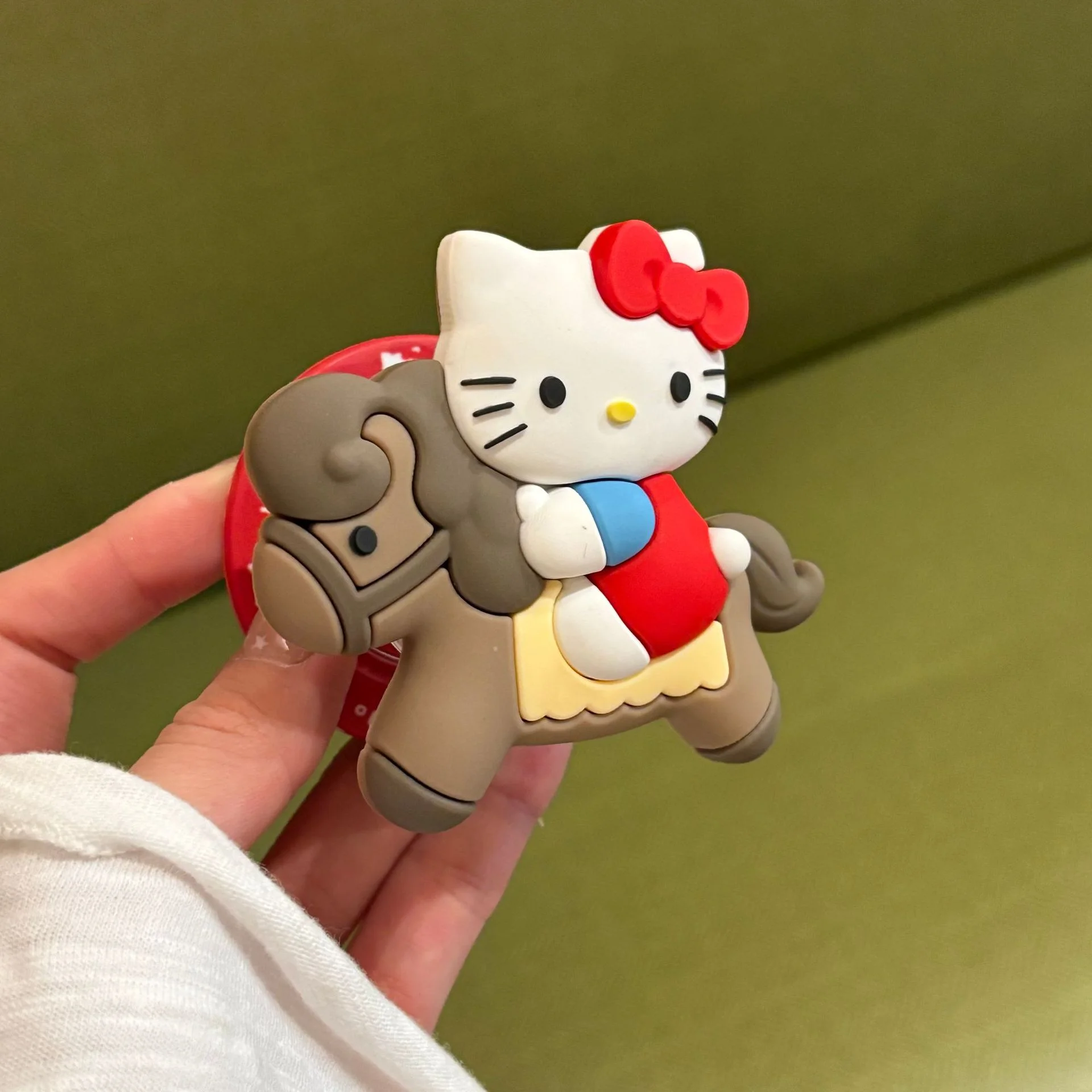 귀여운 실리콘 산리오 헬로 키티 마그네틱 폰 스마트톡 스마트톡 스탠드 아이폰용 맥세이프 접이식 무선 충전 케이스 홀더
