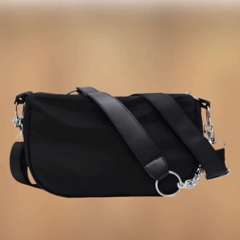 

Spring and Summer New Tide Simple Cold Retro Style Fashion Black Chain Armpit French Stick Shoulder Bag Female Handbags