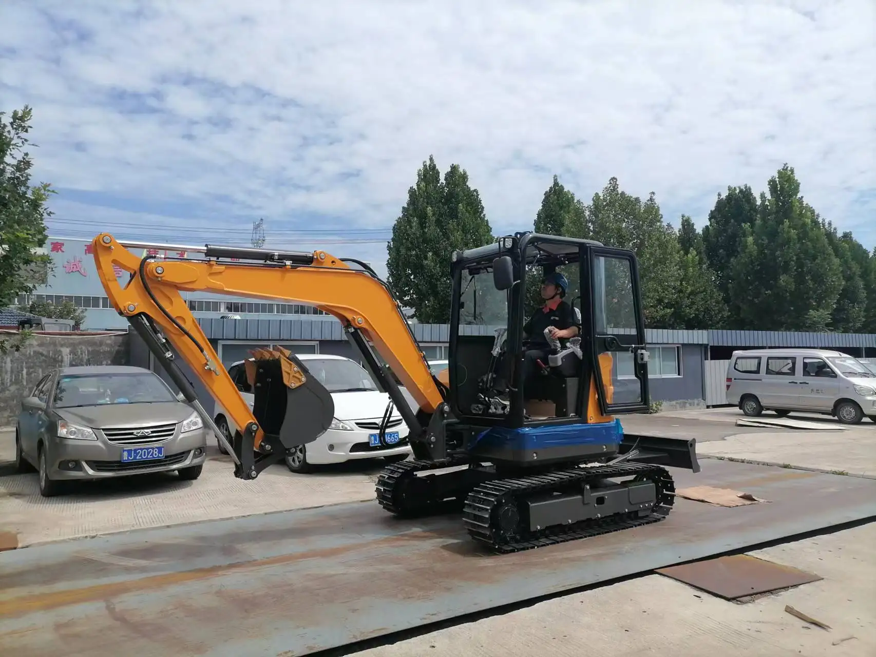 Рисунок 4 - Гусеничный Экскаватор RTS HT40