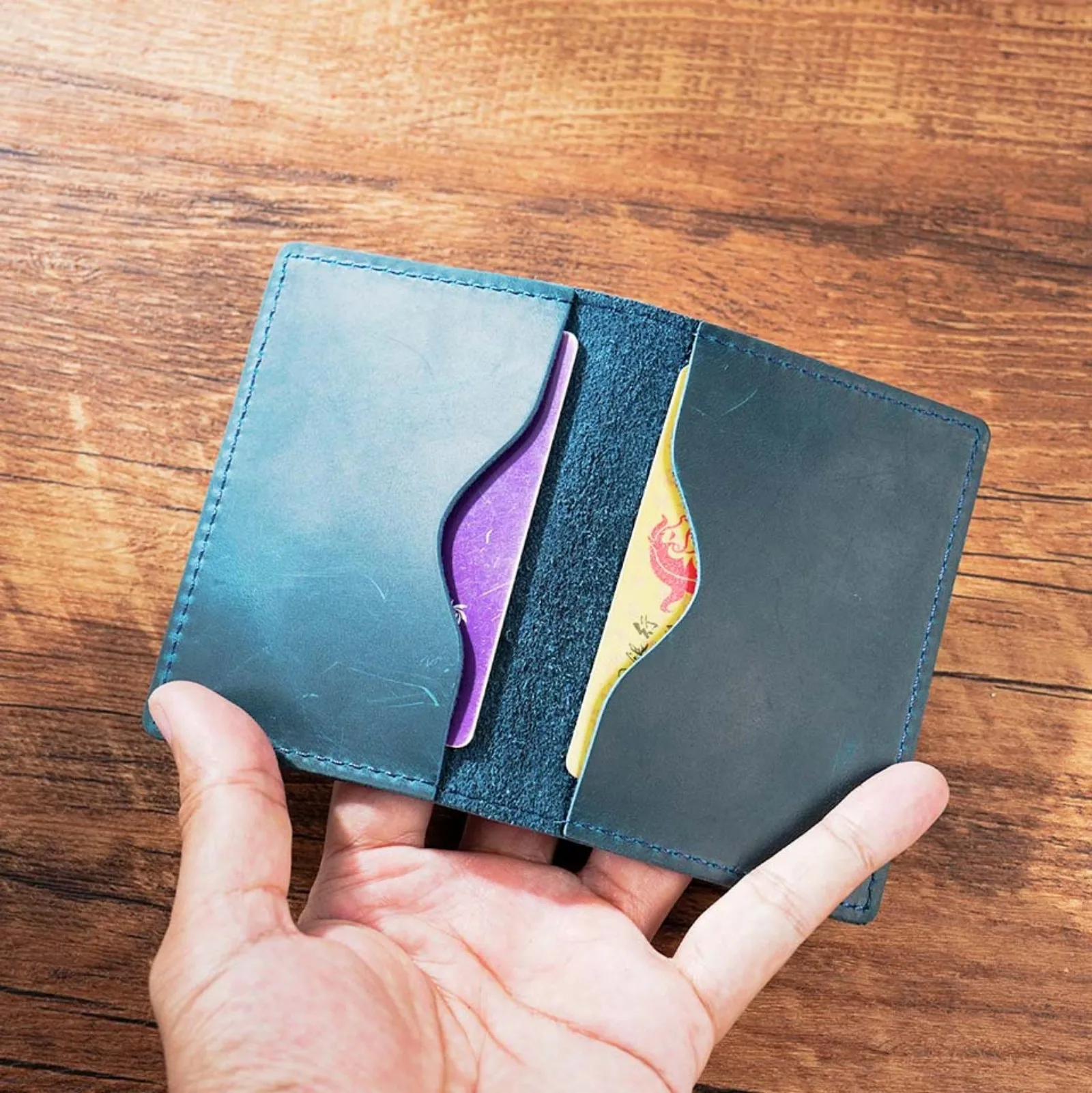 Elegant Genuine Leather Slim Bifold Wallet - Minimalist Front Pocket Card Holder