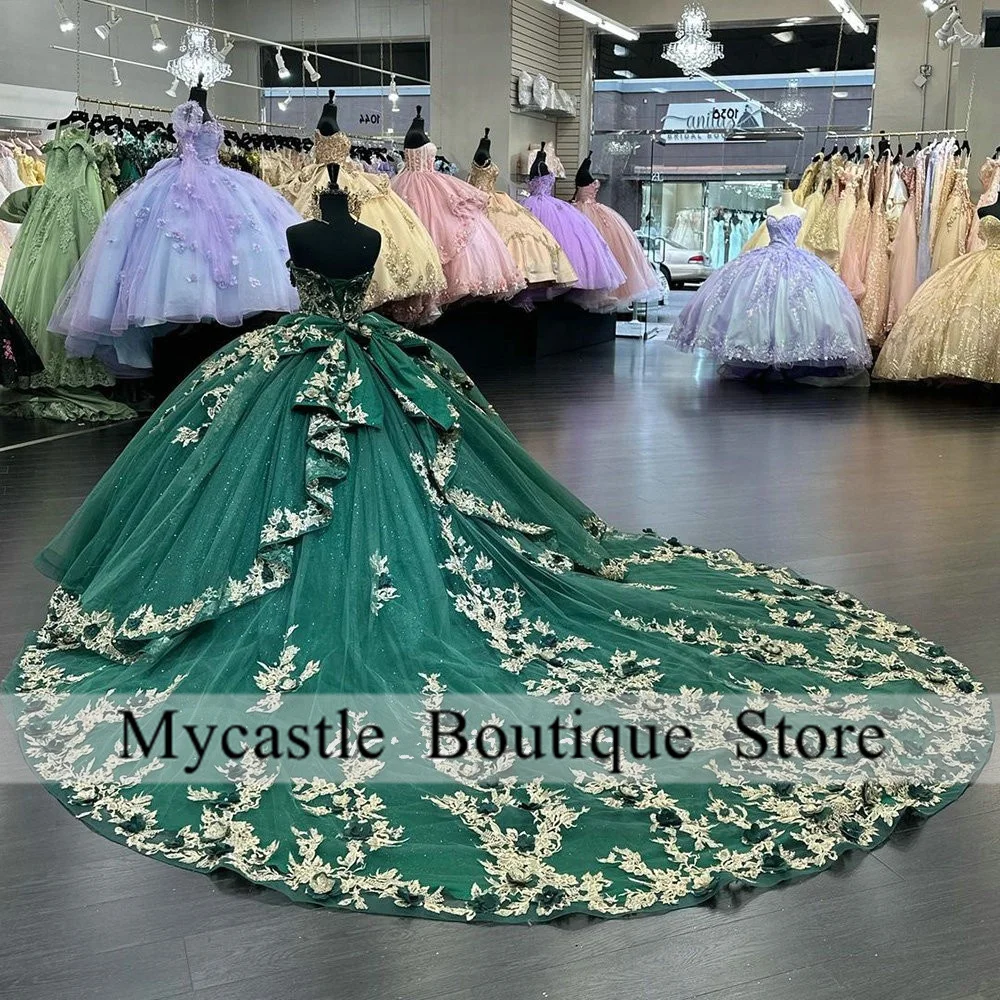 

Emerald Green Sweetheart Ball Gown Quinceanera Dresses 2023 Gold Lace Appliques Bow Ruffles Sweet 16 Dress Vestidos De XV Anos