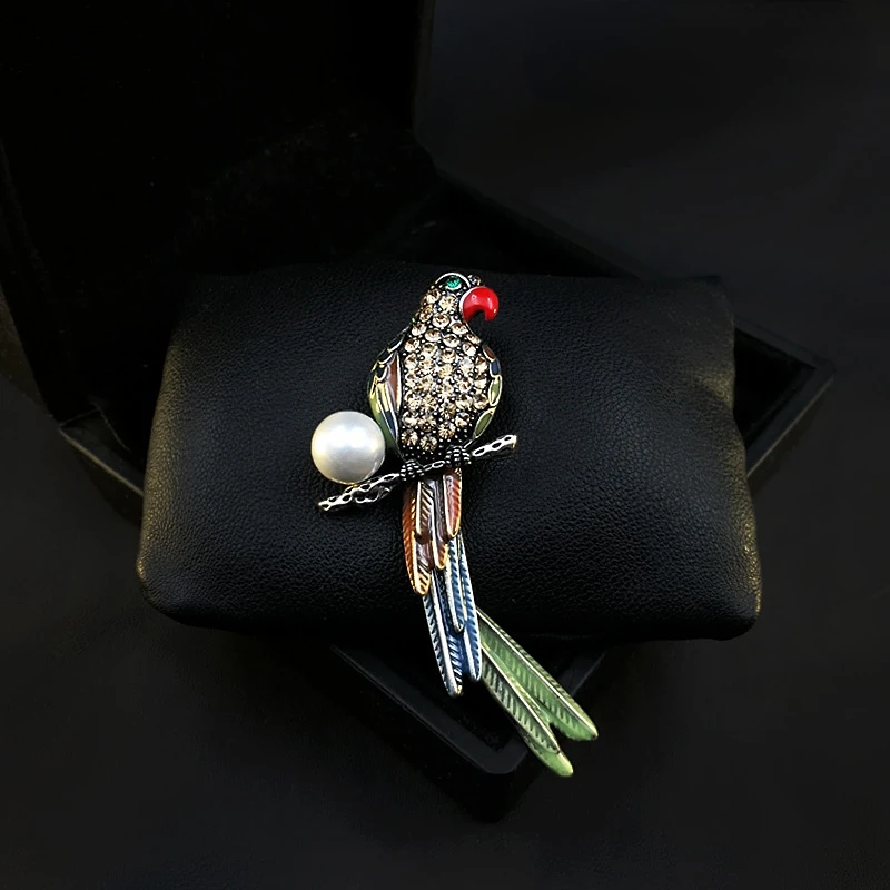 Upscale Retro Brooch Women's Elegant Parrot Corsage Luxury Coat Animal Pin Korean Versatile Accessories Rhinestone Jewelry Gifts