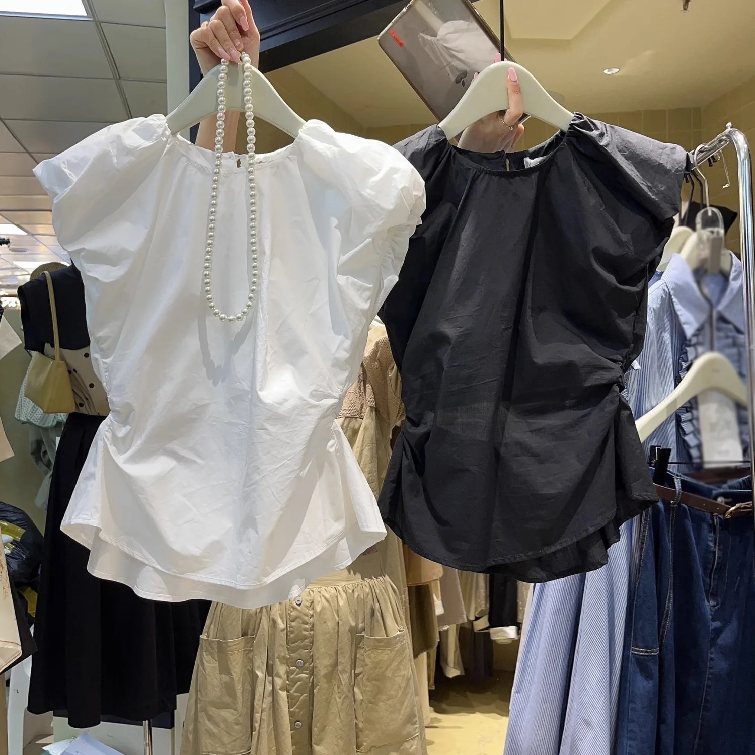 

Shirt women's new sleeveless round neck in the summer of 2024 is fashionable, loose, waist-closed, slim and niche top women.