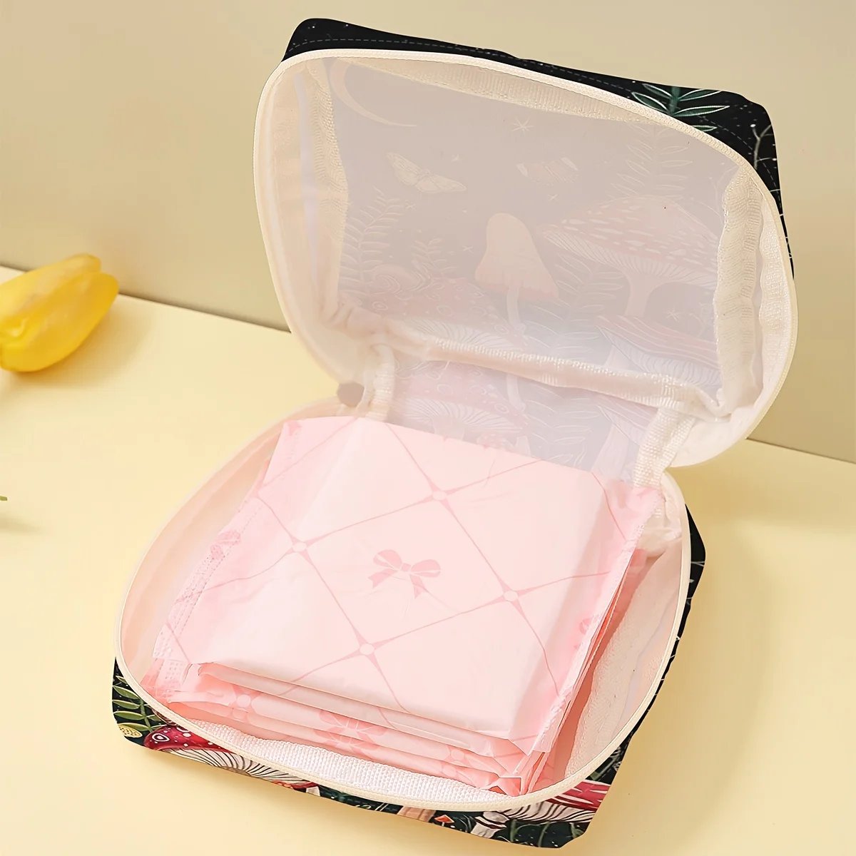 1 pc Mushroom pattern printed sanitary napkin storage bag, women's lightweight tissue bag, sanitary tissue bag