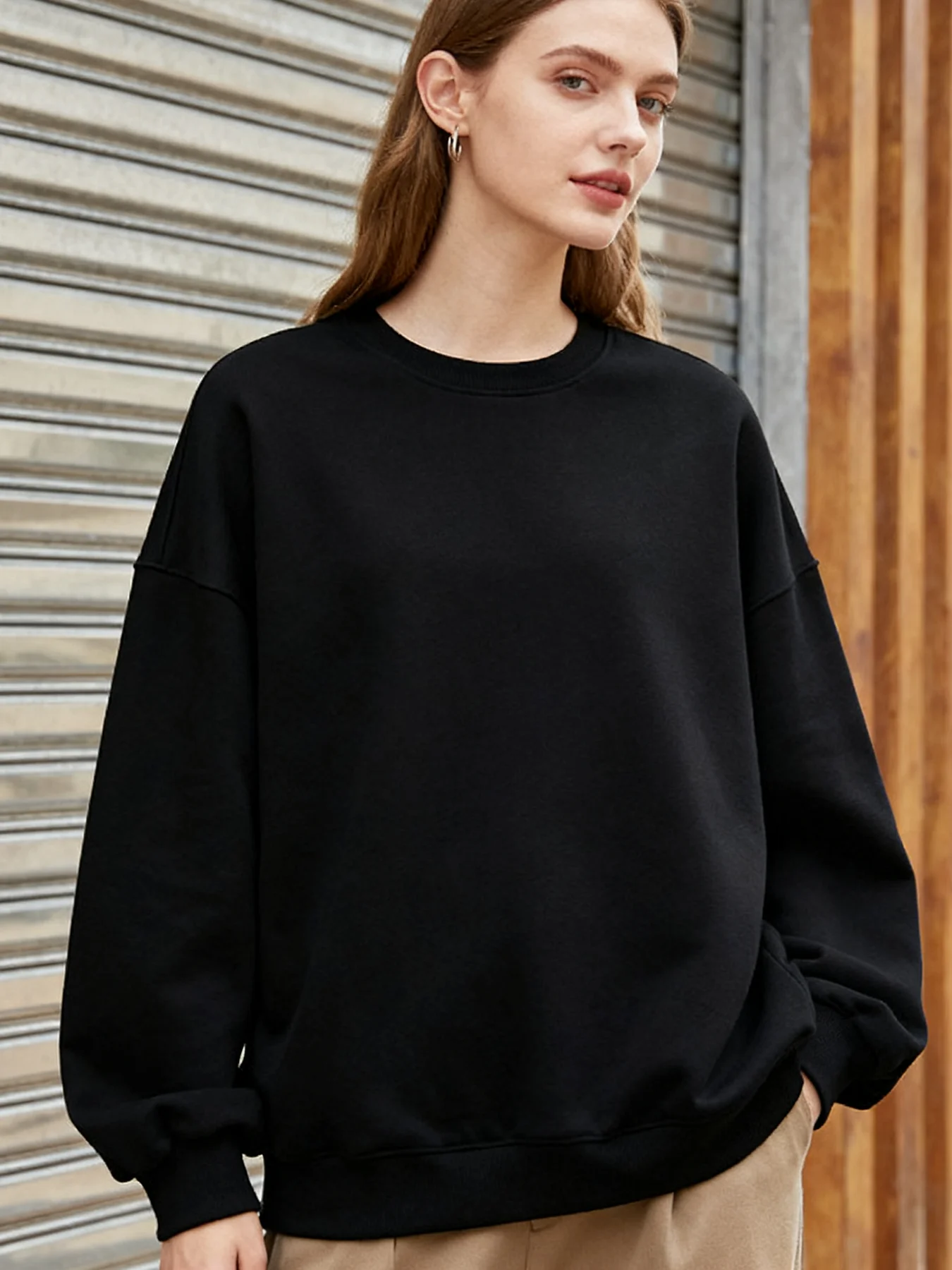 بلوفرات الخريف والشتاء المرأة البلوز مريح الصلبة هوديي الصوف ملابس عصرية الشارع لينة ملابس رياضية ملابس علوية دافئة غير رسمية