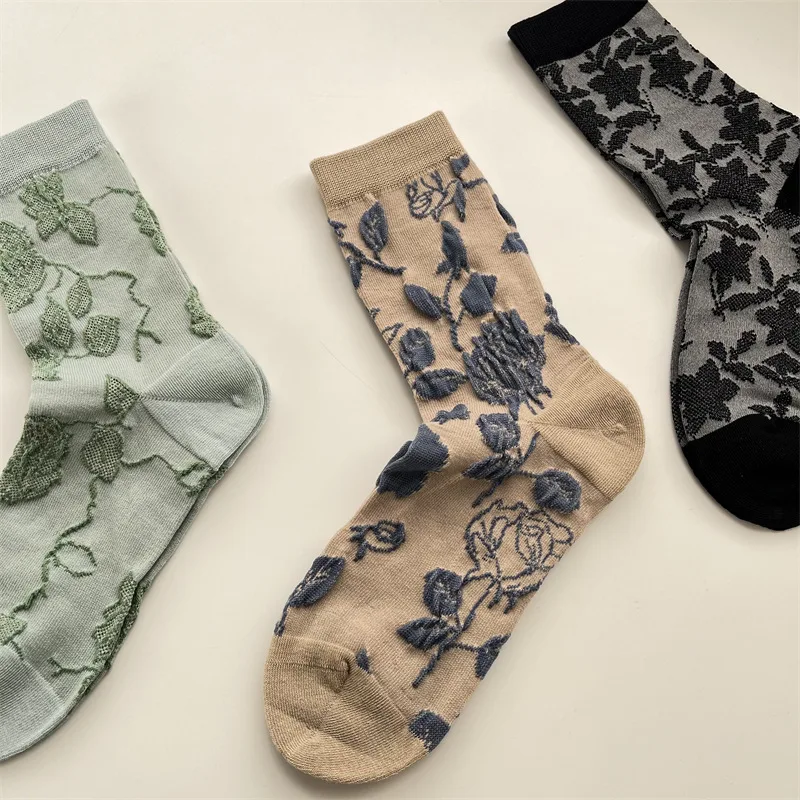 Japanische Vintage Relief Blumen socken weibliche Frühling Sommer dunkle Blume Baumwolle Mid-Tube Socken europäische Gezeiten Socken – Detail 2