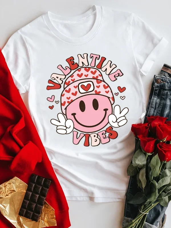 

Valentine Vibes Slogan Women T-shirt Cute Cartoon A Happy Face in A Hat Print Female Shirt Hot Sale Stylish All Match Girl Tee