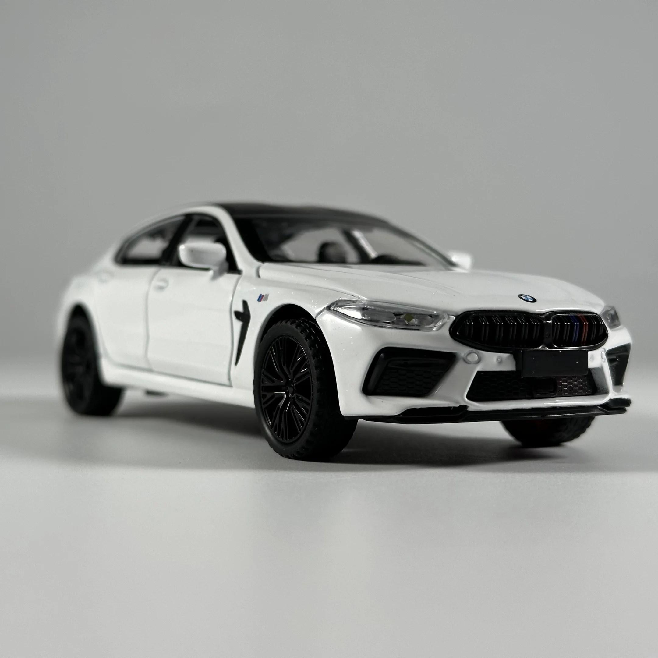 1:32 BMW M8 MANHART MH8 800 슈퍼카 합금 금속 다이캐스트 모델카 사운드와 라이트 풀백 어린이 장난감 수집품 생일 선물