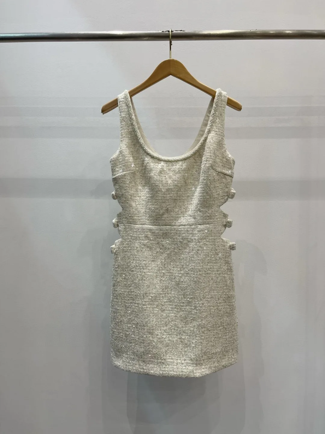 

2024 Spring New Women's Wear White round Neck Diamond Decorations Waist Hollow Dress Skirt 1218