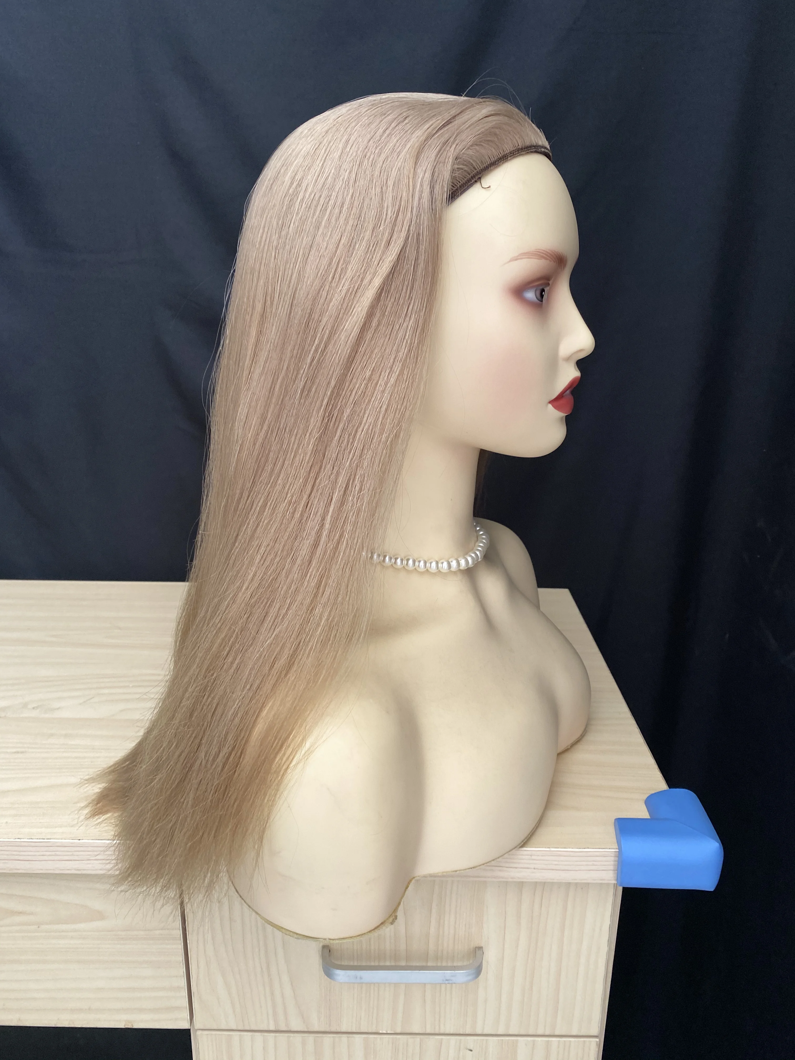 J bandfall 20&ldquo; slight layer cap size M blonde virgin hair naturalness One picture one physical object