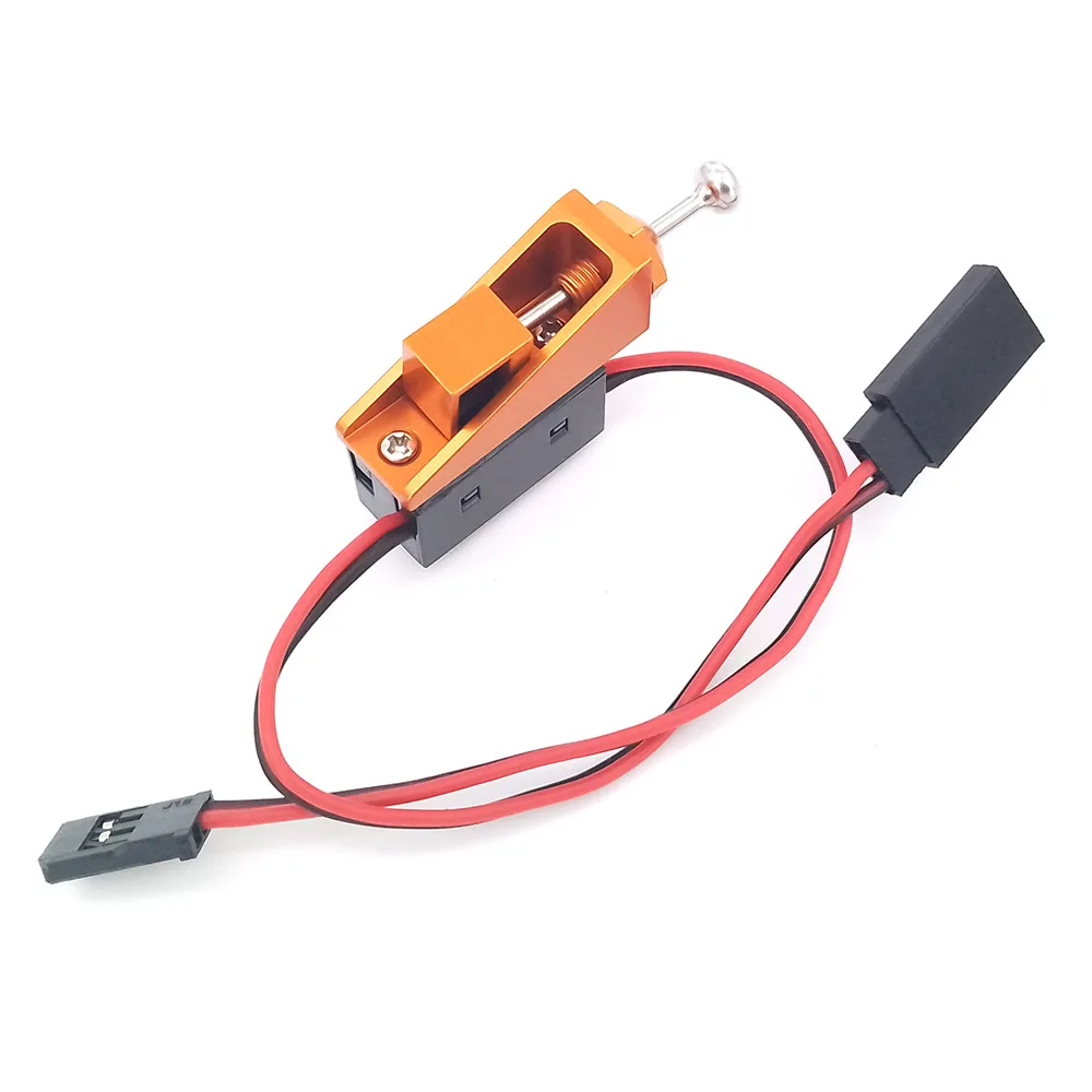 Détail du support en aluminium de l'interrupteur récepteur RC, conçu pour une installation robuste sur bateau.