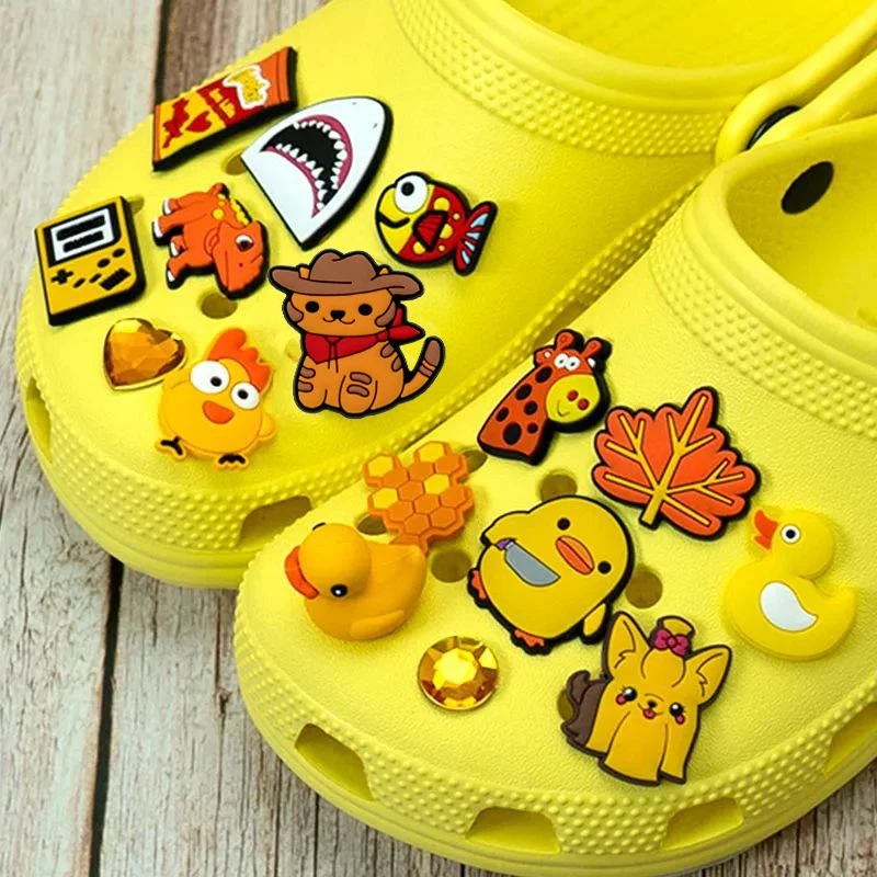 1pcsDuckShoeCharmsDogSharkChickPinClogCheetosGameController